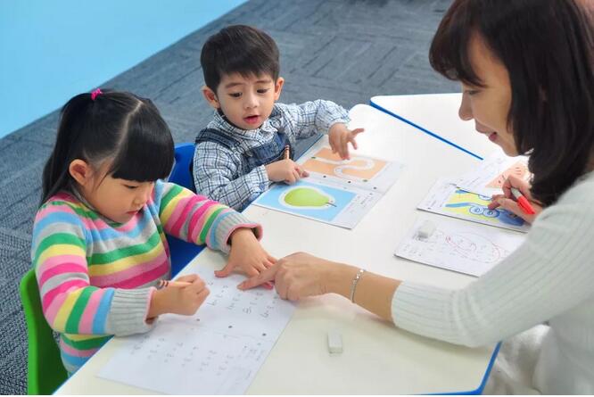 如何正确的对孩子进行英语启蒙?幼儿英语教育中需注意的事项