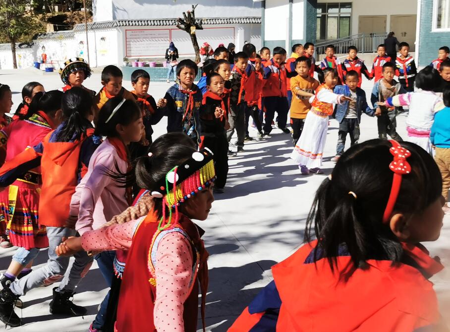 在感恩节这天，为芝麻街英语希望小学庆生！